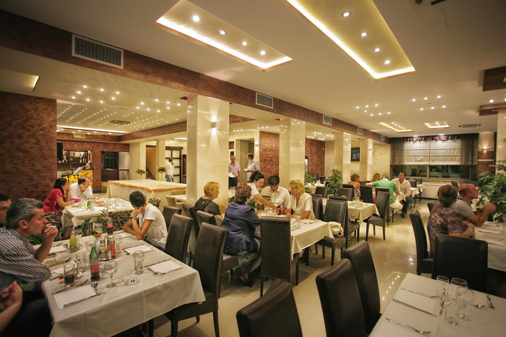 Hotel Ellena Херцег-Нови Экстерьер фото