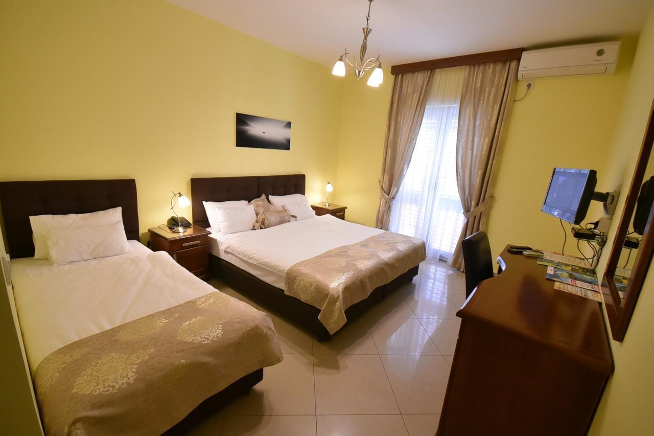 Hotel Ellena Херцег-Нови Экстерьер фото